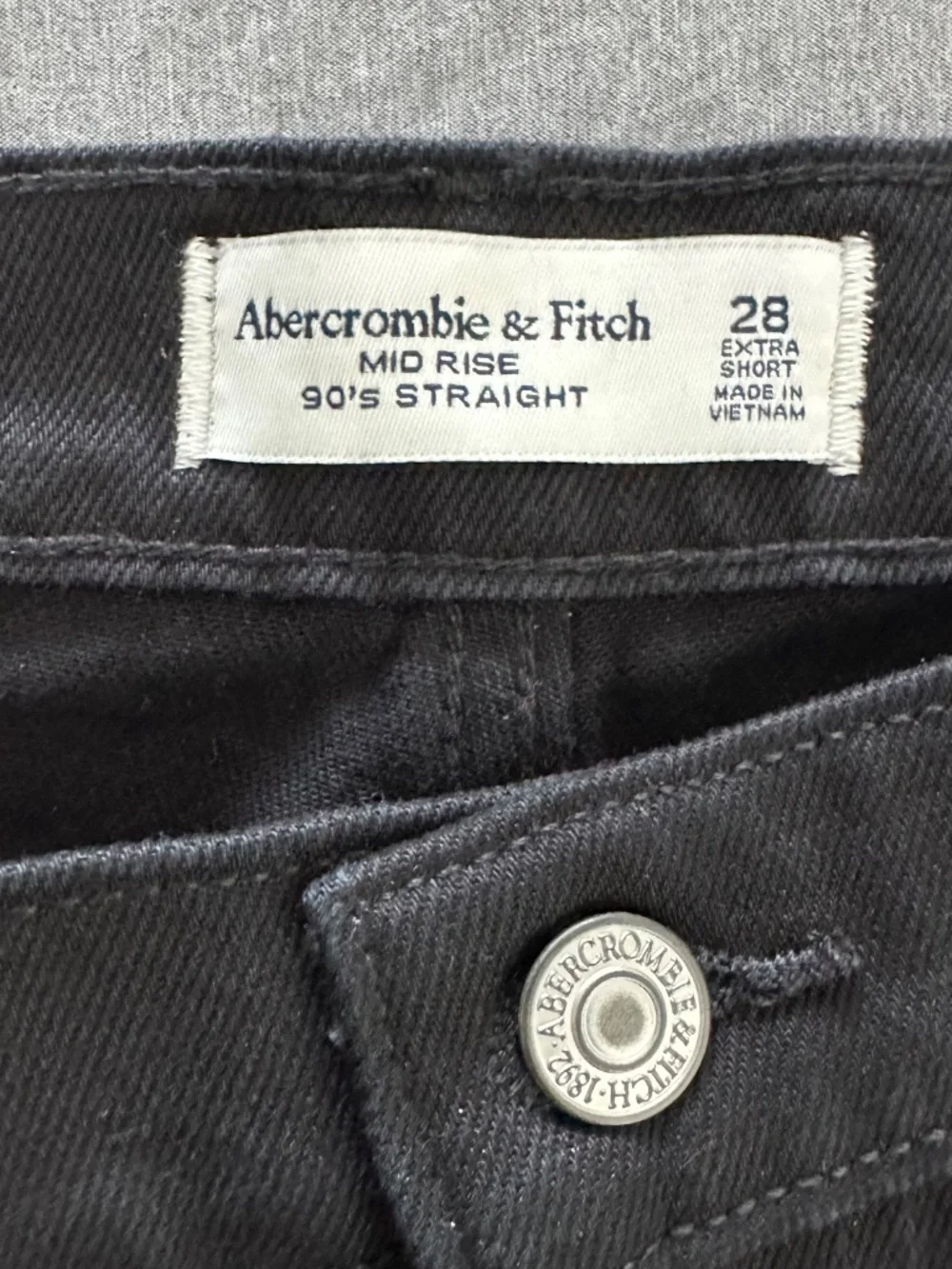 Abercrombie & Fitch Women’s Size 28 Mid Rise 90's Straight Jeans Extra Short Bla - Picture 3 of 8